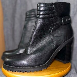 H by Halston Women's 5 1/2 Black Leather Boots Block heal Work Tread Goth Indie